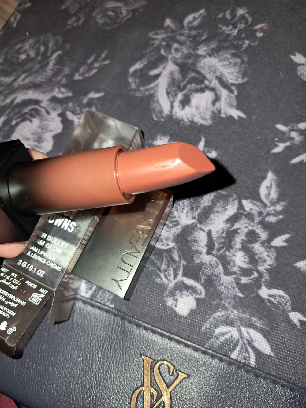 HUDA BEAUTY Bossy Browns Cream Glow Power Bullet Lipstick - Boss Chick